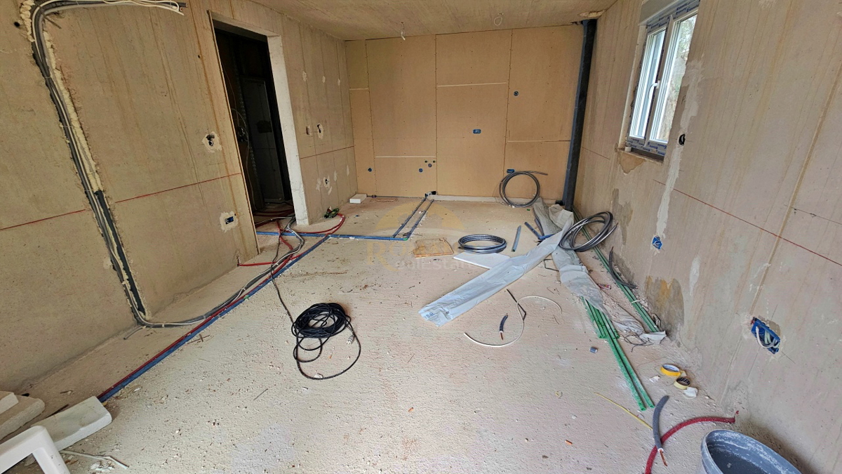 VENDITA: Ampio trilocale con grande giardino – Kaštel Stari (Nuova costruzione)